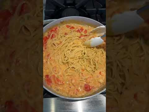 VIRAL LOBSTER BISQUE PASTA
