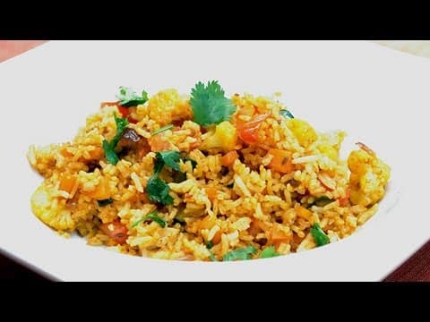 Riz frit à l'indienne - Delicious Indian main course with easy difficulty. Perfect recipe converted from YouTube video to PDF format.