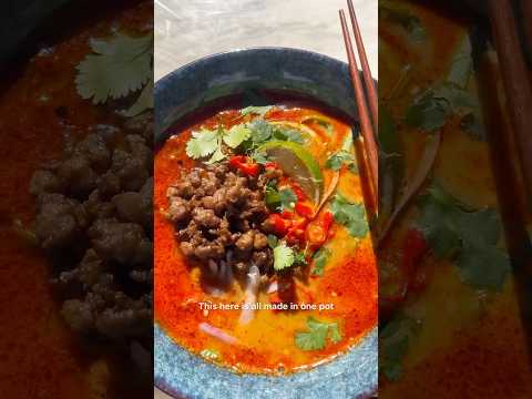 RAMEN IN ONLY 20 MINS! 🍜 recipe for my coconut red curry ramen in comments and description!