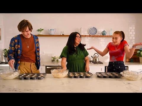 The Summer I Turned Pretty - Cooking with Jenny Han, Lola Tung and Chris Briney - Dirtbombs