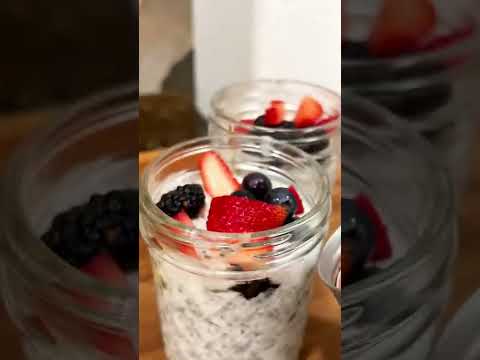 5-min Overnight Chia Pudding before bed saves you SO much time making it the morning of, MUST TRY!