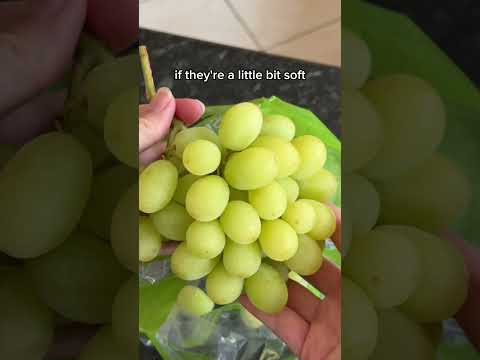 FROZEN GRAPES 🍇 great little snack!