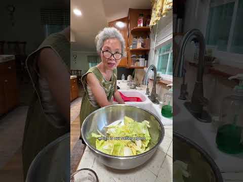 the easiest kimchi recipe bc there’s no fermentation involved.