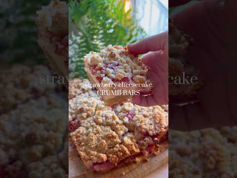 strawberry cheesecake crumb bars🍓recipe is on my blog kennascooks.com