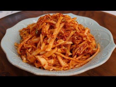 Korean radish salad (Mu-saengchae: 무생채)