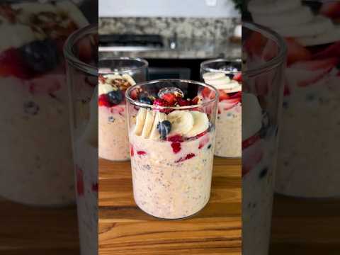 Berry Banana Overnight Oats