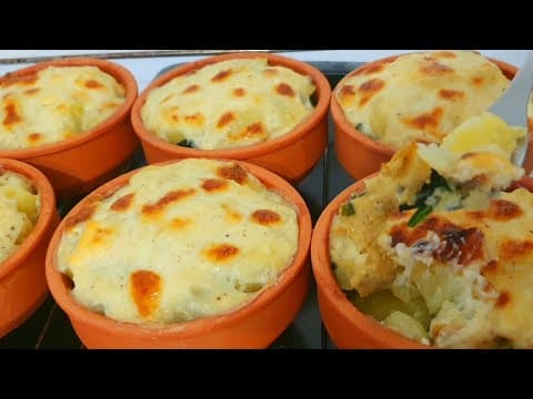 Gratin de pommes de terre, épinards et poulet à la béchamel
