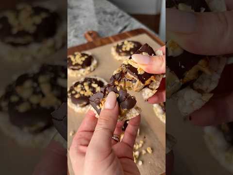4-Ingredient Healthy Snickers Rice Cakes