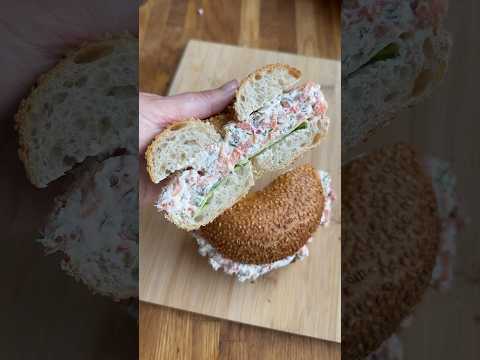 Smoked Salmon & Cream Cheese Bagel 🥯