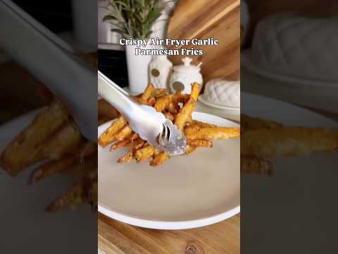 Crispy Air Fryer Garlic Parmesan Fries ✨‎Save this recipe & tag someone who’d love to try it 🥔