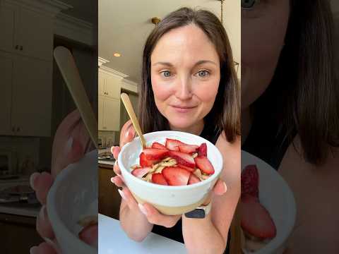 High Protein 🍓 Cheesecake Bowl
