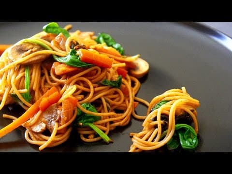 Spaghetti sauté aux légumes, épinards et tofu - Delicious Indo-Chinese main course with medium difficulty. Perfect recipe converted from YouTube video to PDF format.