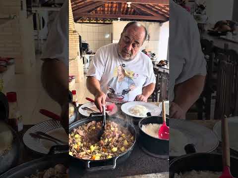 Panelinha Mineira RAIZ: Carne Moída, Calabresa e Batata no Fogão a Lenha! Mió de Bão!