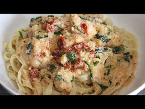 Creamy Garlic Lobster Pasta