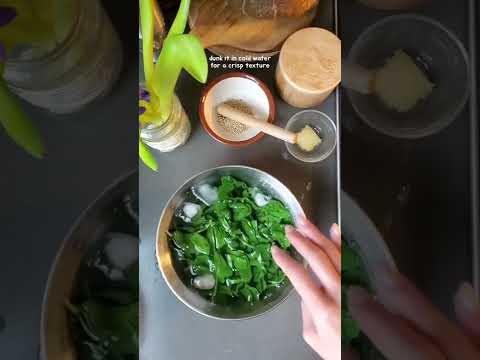 Spinach Namul (Korean Seasoned Spinach)