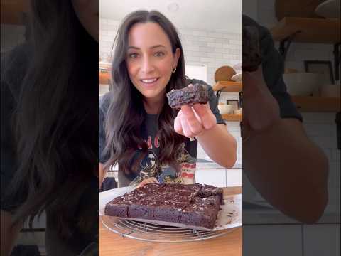 Fudgy salted dark chocolate brownies 🤤