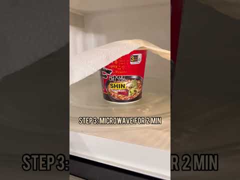 I tried the trend to cook eggs in ramen broth!!