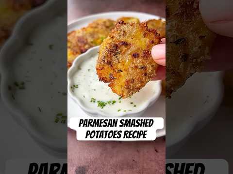 Have you ever seen CRISPY PARMESAN SMASHED POTATOES like this?! 🤯