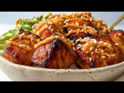 Only 15 minutes for this Spicy Mayo Crispy Salmon Rice Bowl 😳