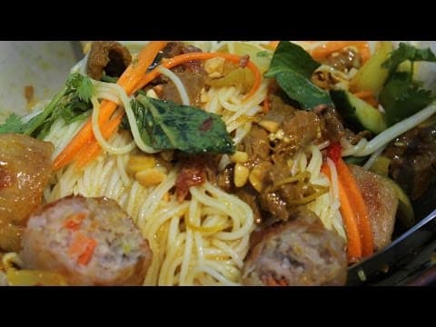 BĂČ BĂșn â Vietnamese Beef Vermicelli Salad
